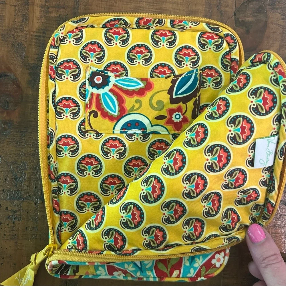Vibrant Vera Bradley Floral Patterned Kindle/Tablet Sleeve Case